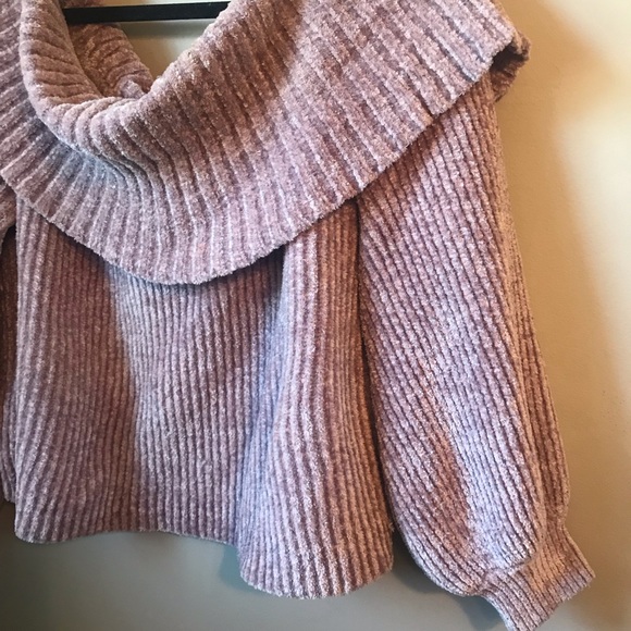 Forever 21 Sweaters - 🔥SALE 🔥Forever 21 Off The Shoulder Sweater